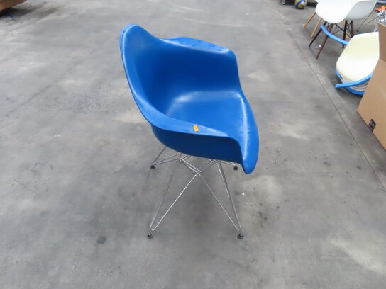 Stol VITRA EAMES