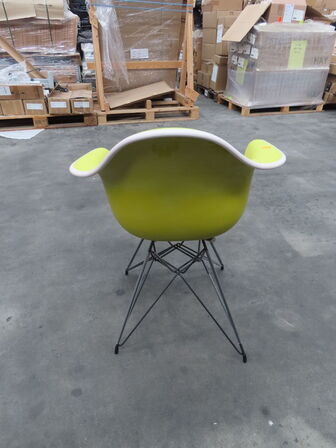 Stol VITRA EAMES