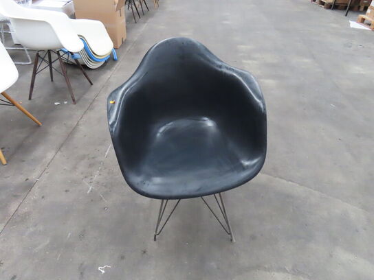 Stol VITRA EAMES