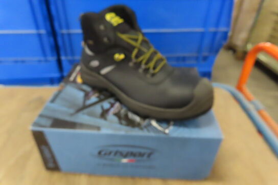 Arbejdssko GRISPORT 74049CD8T NERO DARKAR TREKKING PRO str. 44