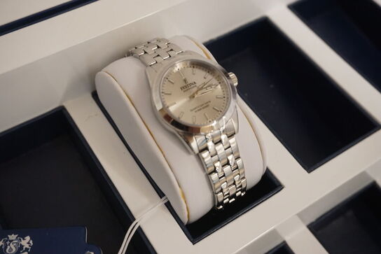 Ur FESTINA
