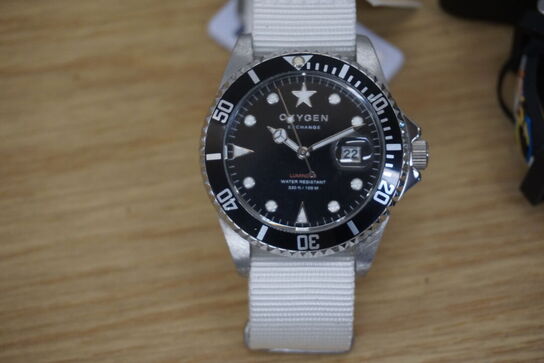 4 stk. ure DIVERSE MÆRKER