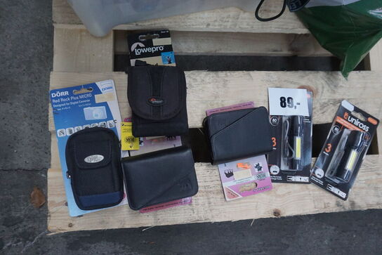 Kasse med diverse elektronik