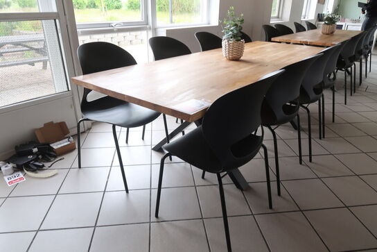 Kantinebord med 8 stole 