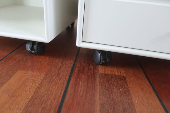 2 stk. reoler MONTANA på hjul (momsfri)