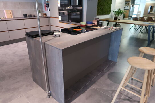 Køkken AUBO Venezia Napoli, Harmony Roast Sand uden armatur uden hårdehvidevarer, men med vakuumpakker BORA QVAC55