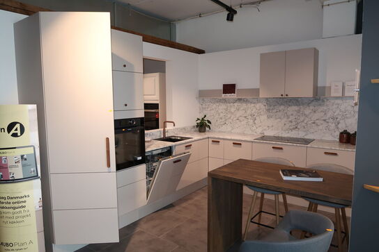 Køkken AUBO Unik, Rose Sand, uden armatur og hårdehvidevarer