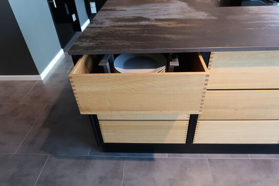 Køkken AUBO Black Oak / Oak Line, Sort med armatur uden hårdehvidevarer