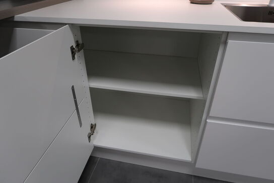 Køkken AUBO med armatur uden hårdehvidevarer