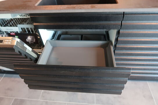 Køkken AUBO Black Oak / Oak Line, Sort med armatur uden hårdehvidevarer