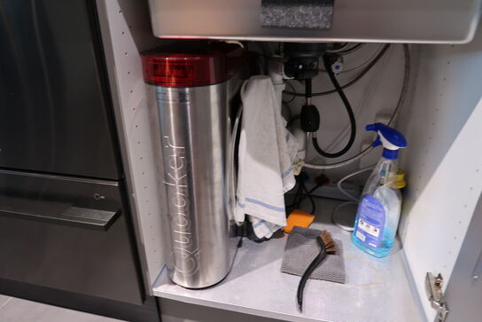 Armatur QUOOKER med tank QUOOKER CUBE CB, kulsyrepatron m.m.