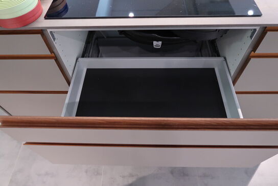 Køkken AUBO Venezia Napoli, Harmony Roast Sand uden armatur uden hårdehvidevarer, men med vakuumpakker BORA QVAC55