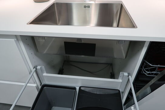 Køkken AUBO med armatur uden hårdehvidevarer