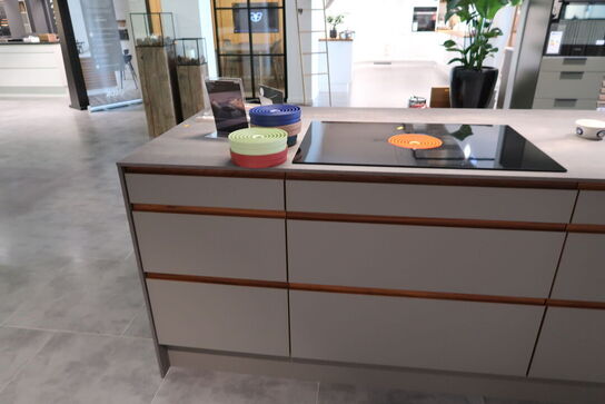 Køkken AUBO Venezia Napoli, Harmony Roast Sand uden armatur uden hårdehvidevarer, men med vakuumpakker BORA QVAC55