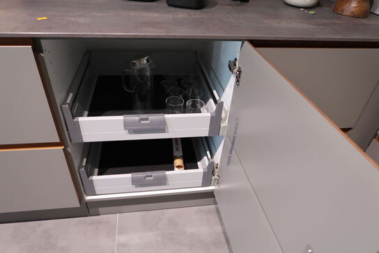 Køkken AUBO Venezia Napoli, Harmony Roast Sand uden armatur uden hårdehvidevarer, men med vakuumpakker BORA QVAC55