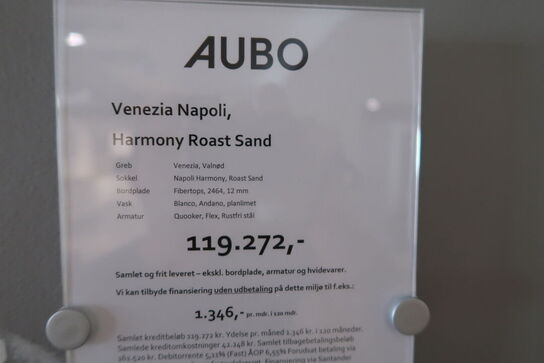Køkken AUBO Venezia Napoli, Harmony Roast Sand uden armatur uden hårdehvidevarer, men med vakuumpakker BORA QVAC55