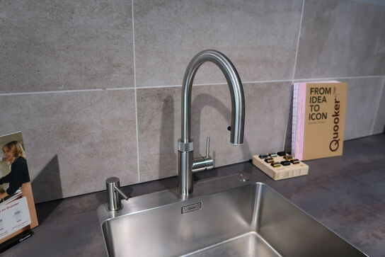 Armatur QUOOKER med tank QUOOKER CUBE CB, kulsyrepatron m.m.