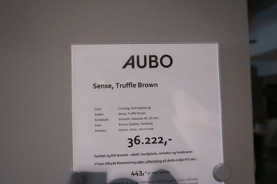 Køkken AUBO SENSE, truffle Brown med armatur uden hårdehvidevarer
