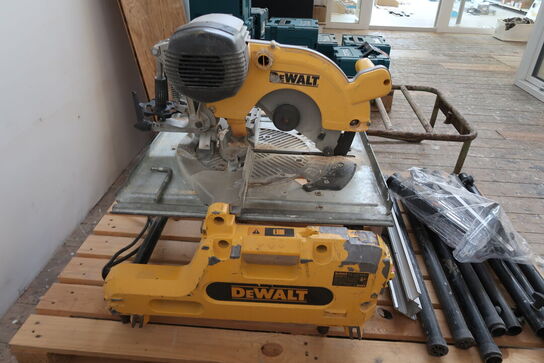 Dewalt vendbar kap-/geringssav 2000W DW743N