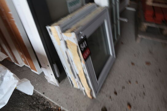 2 stk. Vinduer - 58x58,5 cm 