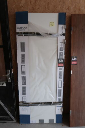 Swedoor Højre ind massiv - 82,5x204 cm 