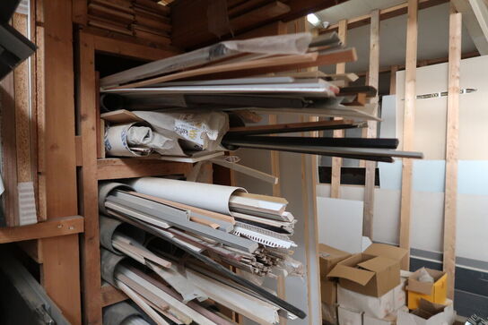 Stort parti træ, lister, gulv m.m. 