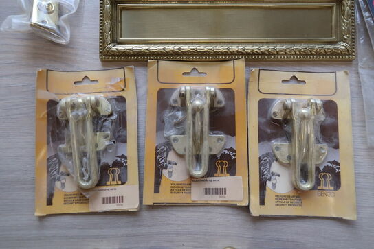 Diverse messing brevsprækker, dørgreb, låse m.m. 