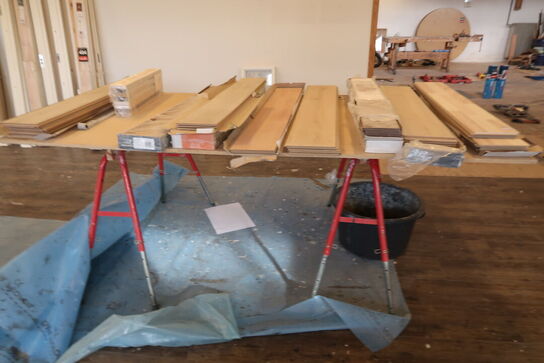 Stort parti gulvrester 