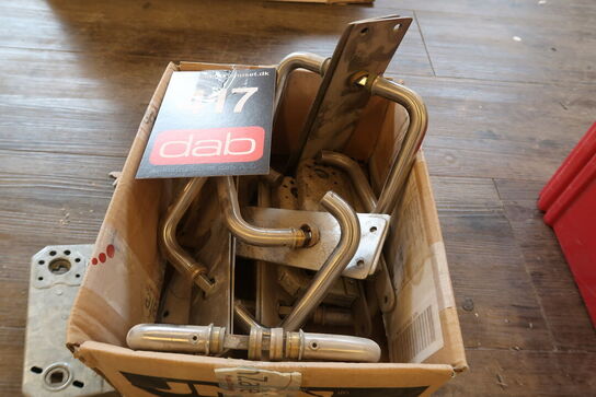 Diverse låsekasser og håndtag 