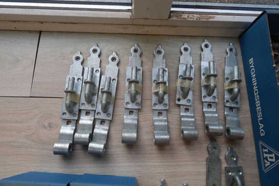 Parti Ipa hængsler, beslag m.m. 