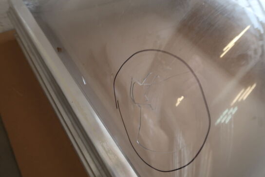 Velux ovenlysvindue - 75x75 cm. Har revne 