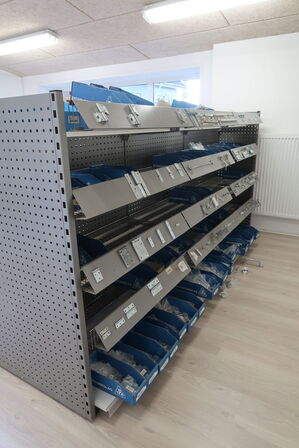 3 fags dobbelt salgsreol INKL. indhold 