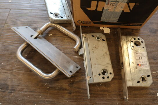 Diverse låsekasser og håndtag 