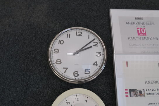 2 stk. Billederammer + 2 vægure