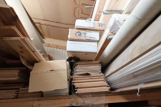 Stort parti træ, lister, gulv m.m. 