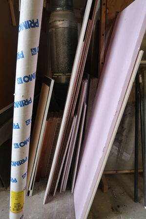 Stort parti plader m.m. 