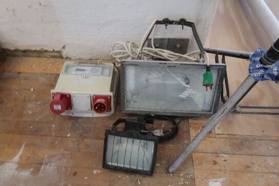 4 stk. Arbejdslamper + Byggestrømstavle