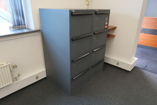 2 stk. Arkivskabe med nøgler 