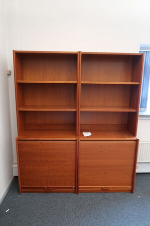 9 stk. Skabe med indbygget jalousiskabe