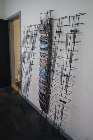 Mikroovn, kaffemaskine samt diverse nips 