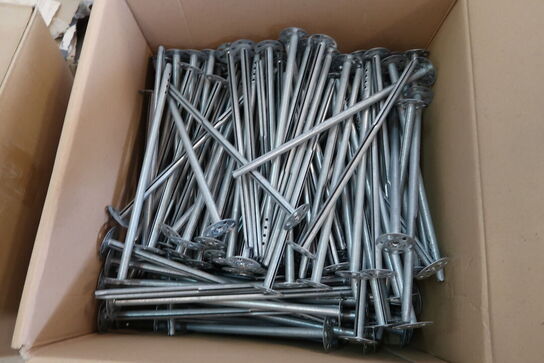 Palle med diverse isoleringsanker m.m. 