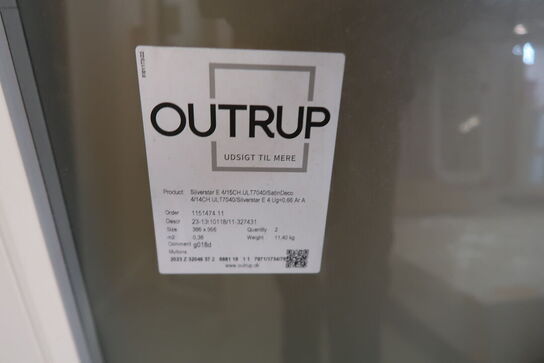 Outrup vindue med karm - 103,5x114,5x11,5 cm 