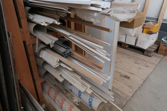 Stort parti træ, lister, gulv m.m. 