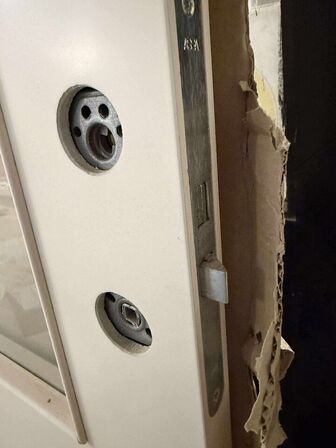 Massiv dør, Venstre ind - 73x200 cm