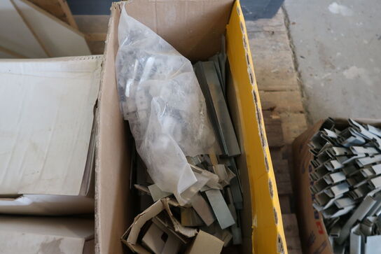 Palle med diverse isoleringsanker m.m. 