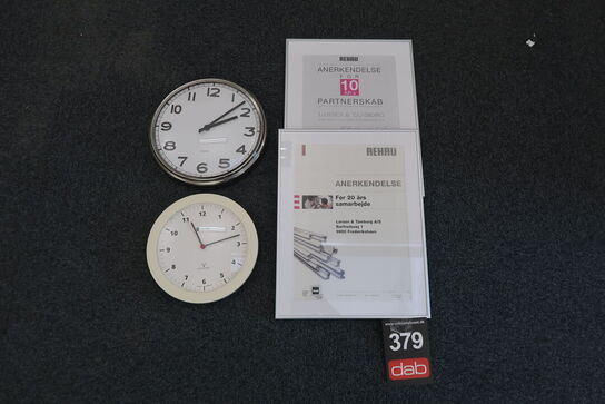 2 stk. Billederammer + 2 vægure