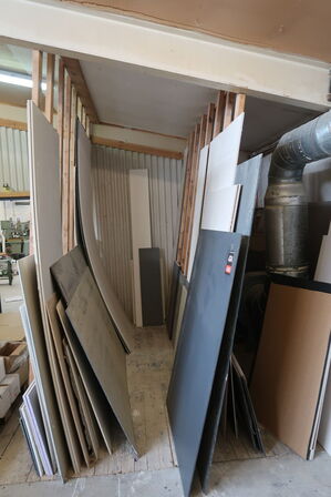 Stort parti plader m.m. 