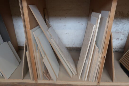 Diverse plader, træ m.m. 