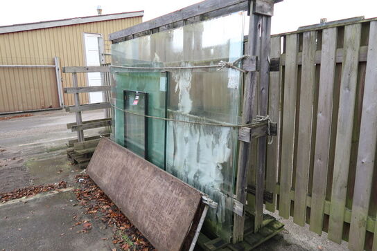 5 stk. Glasstativer med glas