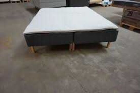 Nordisk fjer Boxseng med træben og memmory topmadras 160x200 cm 